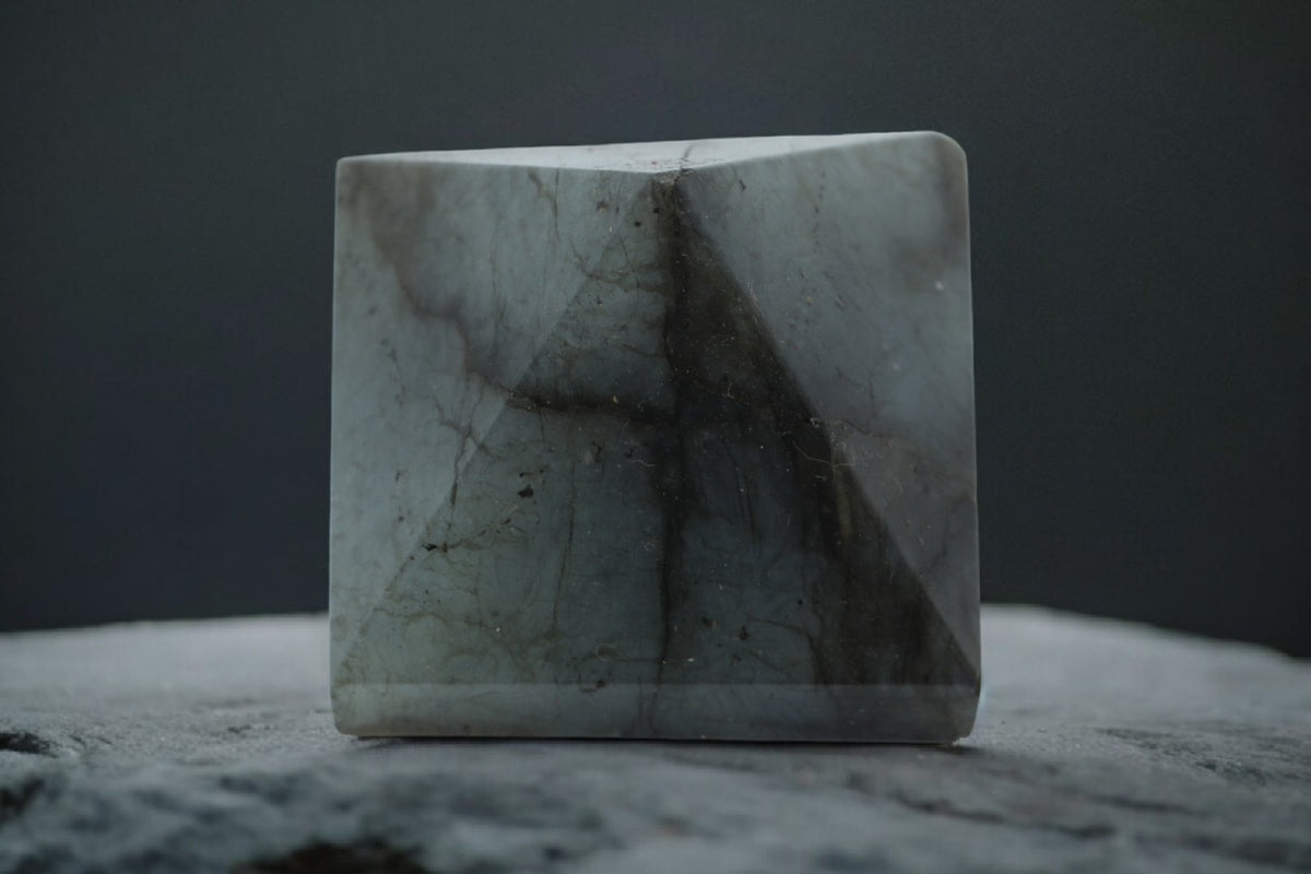 Labradorite Pyramid | Bronchitis – 50mm